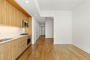 197 W Hill St in Chicago, IL - Building Photo