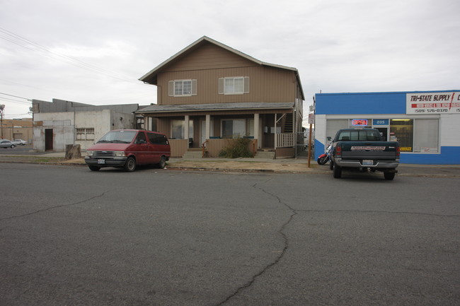 203 S 4th Ave in Yakima, WA - Building Photo - Building Photo