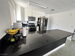 5248 Rambling Rd in Las Vegas, NV - Building Photo - Building Photo
