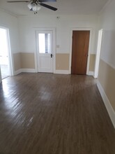 1827 Kendall St in Eau Claire, WI - Foto de edificio - Building Photo