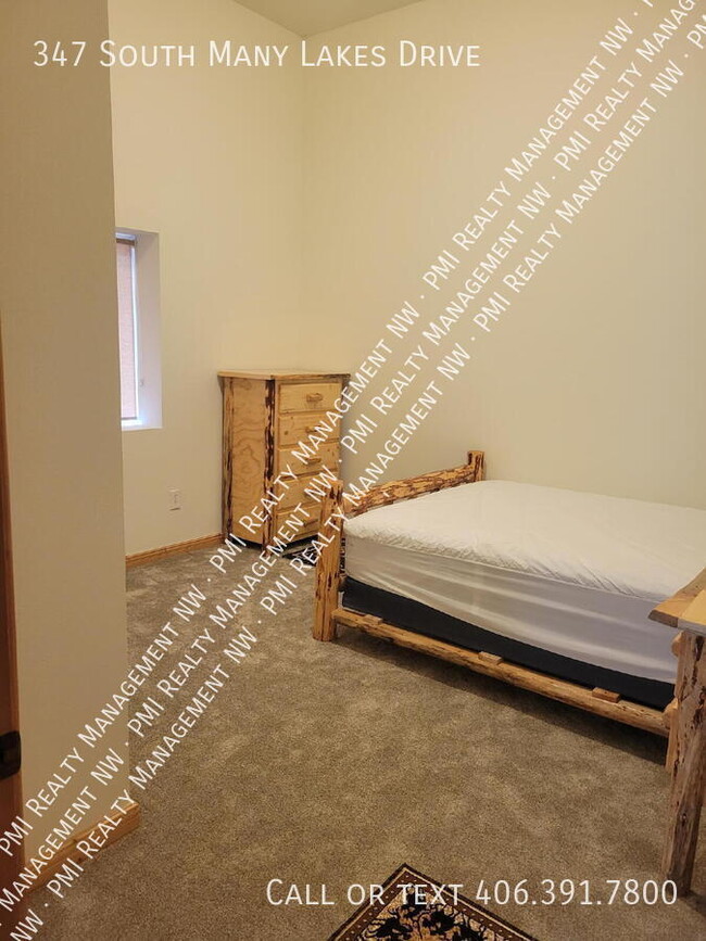 347 S Many Lakes Dr in Kalispell, MT - Foto de edificio - Building Photo