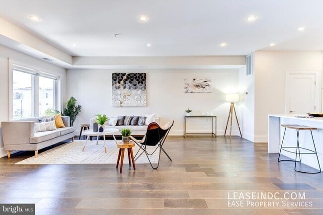 3467 Holmead Pl NW in Washington, DC - Building Photo - Building Photo