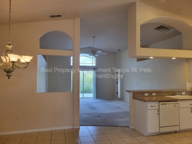 1314 Avonwood Ct in Lutz, FL - Building Photo - Building Photo