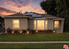 17345 Hamlin St in Los Angeles, CA - Building Photo