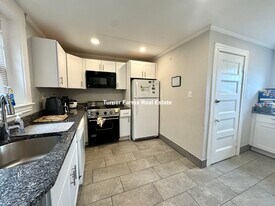9 Upland Rd, Unit 8 in Cambridge, MA - Building Photo