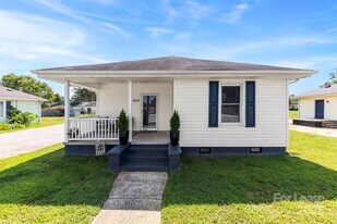 1525 Perfection Ave in Belmont, NC - Building Photo
