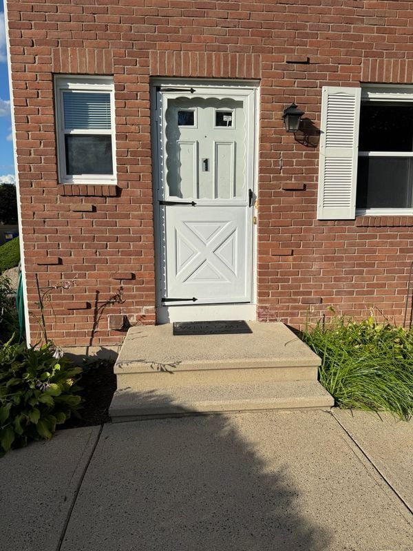 1 E Gate Ln in Hamden, CT - Building Photo - Building Photo
