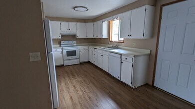 1072 Mitchell Ave, Unit D in Blaine, WA - Foto de edificio - Building Photo