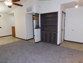 4813 Woodview Dr in Del City, OK - Building Photo - Building Photo