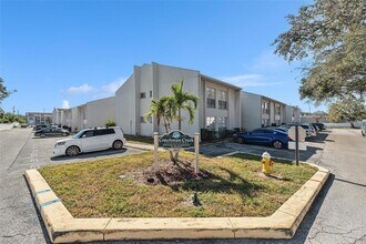 2625 FL-590 in Clearwater, FL - Foto de edificio - Building Photo