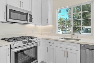23328 Weller Pl in Woodland Hills, CA - Foto de edificio - Building Photo