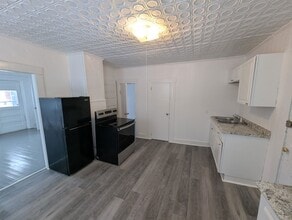 13-15-15 Walnut St, Unit 2 in Claremont, NH - Building Photo - Building Photo