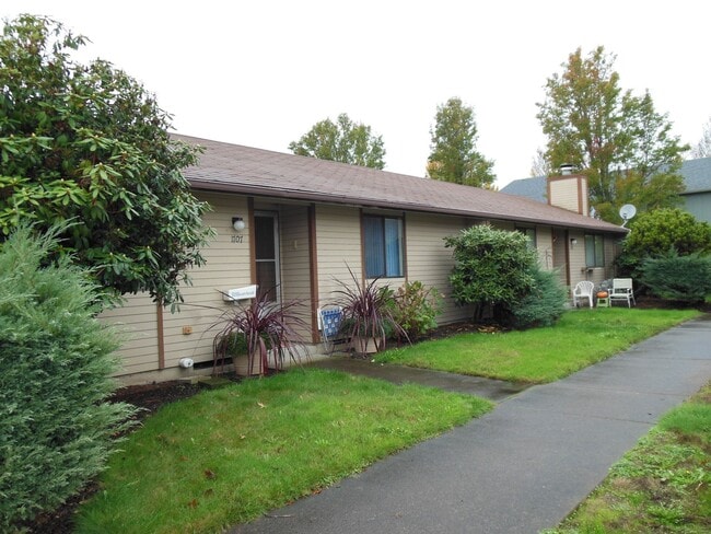 1705 SE 23rd Ct in Albany, OR - Building Photo - Building Photo