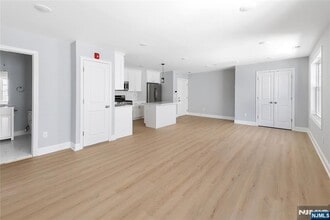 110 Madison St in Passaic, NJ - Foto de edificio - Building Photo