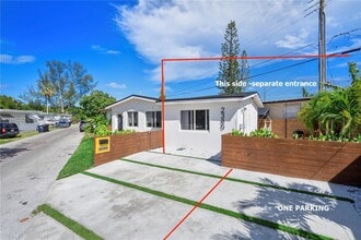 2380 NE 137th St in North Miami Beach, FL - Building Photo - Building Photo