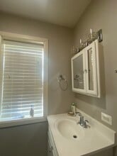 4956 W Nelson St, Unit 1 in Chicago, IL - Building Photo - Building Photo