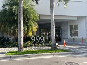 999 SW 1st Ave, Unit 266 in Miami, FL - Building Photo - Building Photo