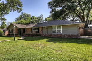 1418 Shadow Bend Dr, Unit B-14 in Houston, TX - Building Photo - Building Photo