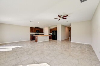 927 Zone Tailed Hawk Pl in Ruskin, FL - Building Photo - Building Photo