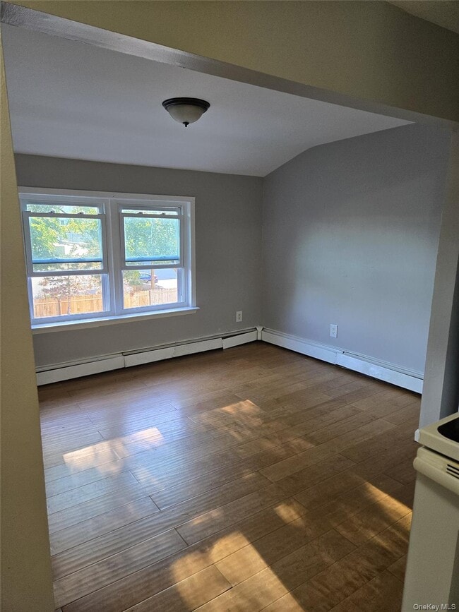 20-22 Bay Shore Ave in Bay Shore, NY - Building Photo - Building Photo