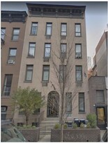 341 E 82nd St in New York, NY - Building Photo