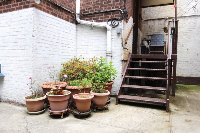 614 Lorimer St in Brooklyn, NY - Building Photo - Building Photo