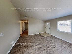 8217 Laurel Canyon Blvd in Los Angeles, CA - Foto de edificio - Building Photo