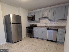 2437 Sepviva St in Philadelphia, PA - Building Photo - Building Photo