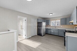 2056 Coleridge Dr in Jennings, MO - Building Photo