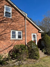 14-14 Ridgefield St in Manchester, CT - Foto de edificio - Building Photo
