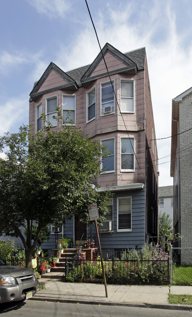 34 Clerk St in Jersey City, NJ - Building Photo - Building Photo