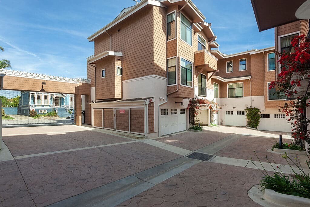 91 S Ash St in Ventura, CA - Foto de edificio