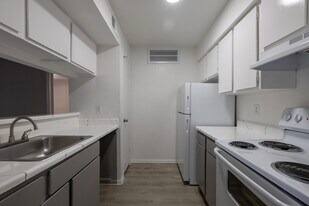 8950 Glencrest in Houston, TX - Building Photo