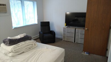 4 Pine Brook Ln, Unit Pine Brook B4 in North Springfield, VT - Foto de edificio - Building Photo