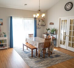 W170N5540 Ridgewood Dr in Menomonee Falls, WI - Foto de edificio - Building Photo