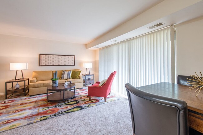 Woods at Addison in Capitol Heights, MD - Foto de edificio - Building Photo