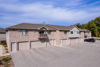 Huron Grove Apartments in Green Bay, WI - Foto de edificio - Building Photo