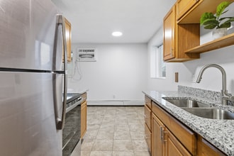 1100 69th Ave N, Unit 102 in Brooklyn Center, MN - Building Photo - Building Photo