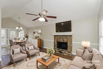 106 Whitney Ln in Villa Rica, GA - Foto de edificio - Building Photo