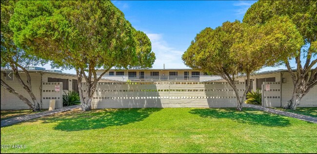 2326 E Pinchot Ave in Phoenix, AZ - Building Photo - Building Photo