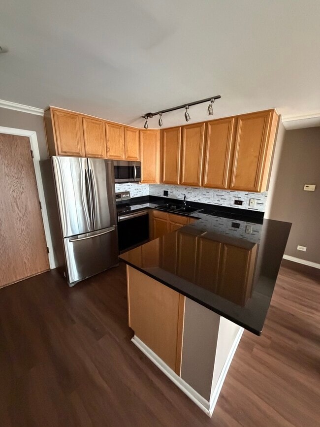 5800 Oakwood Dr in Lisle, IL - Building Photo - Building Photo