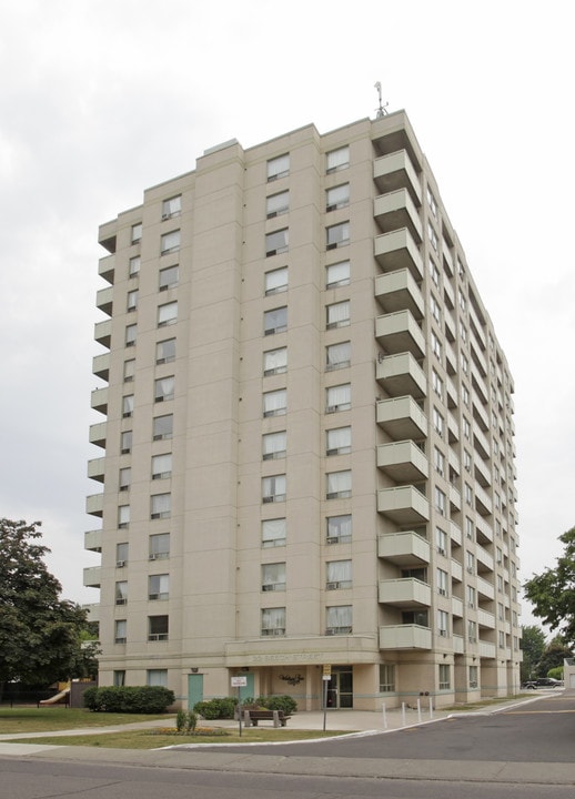 Whillans Gate in Brampton, ON - Building Photo