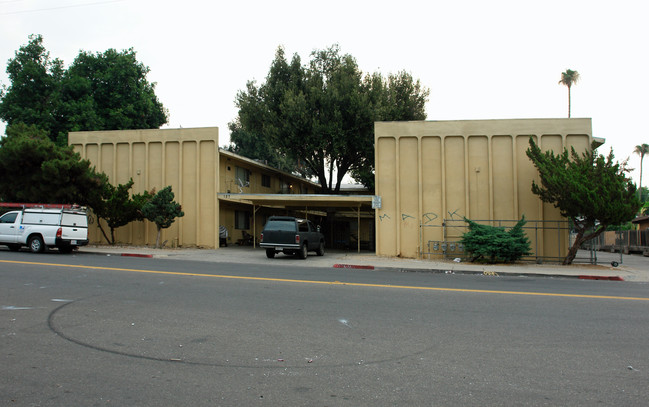 127 S Barton Ave in Fresno, CA - Foto de edificio - Building Photo