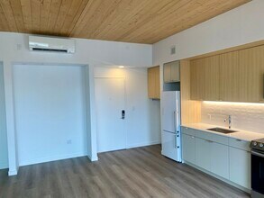 148 Broadway, Unit 502A in Somerville, MA - Foto de edificio - Building Photo
