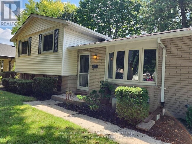 property at 711 Algoma Ave