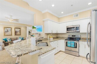 2130 Aberdeen Ln in Naples, FL - Foto de edificio - Building Photo