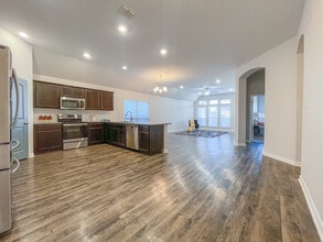 10624 Langham Dr in Waco, TX - Foto de edificio - Building Photo