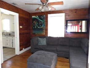 459 E Commerce St in New Braunfels, TX - Building Photo - Building Photo