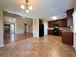 3530 Stonehenge Dr in Montgomery, TX - Foto de edificio - Building Photo