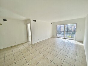 2914 NW 55th Ave in Lauderhill, FL - Building Photo - Building Photo